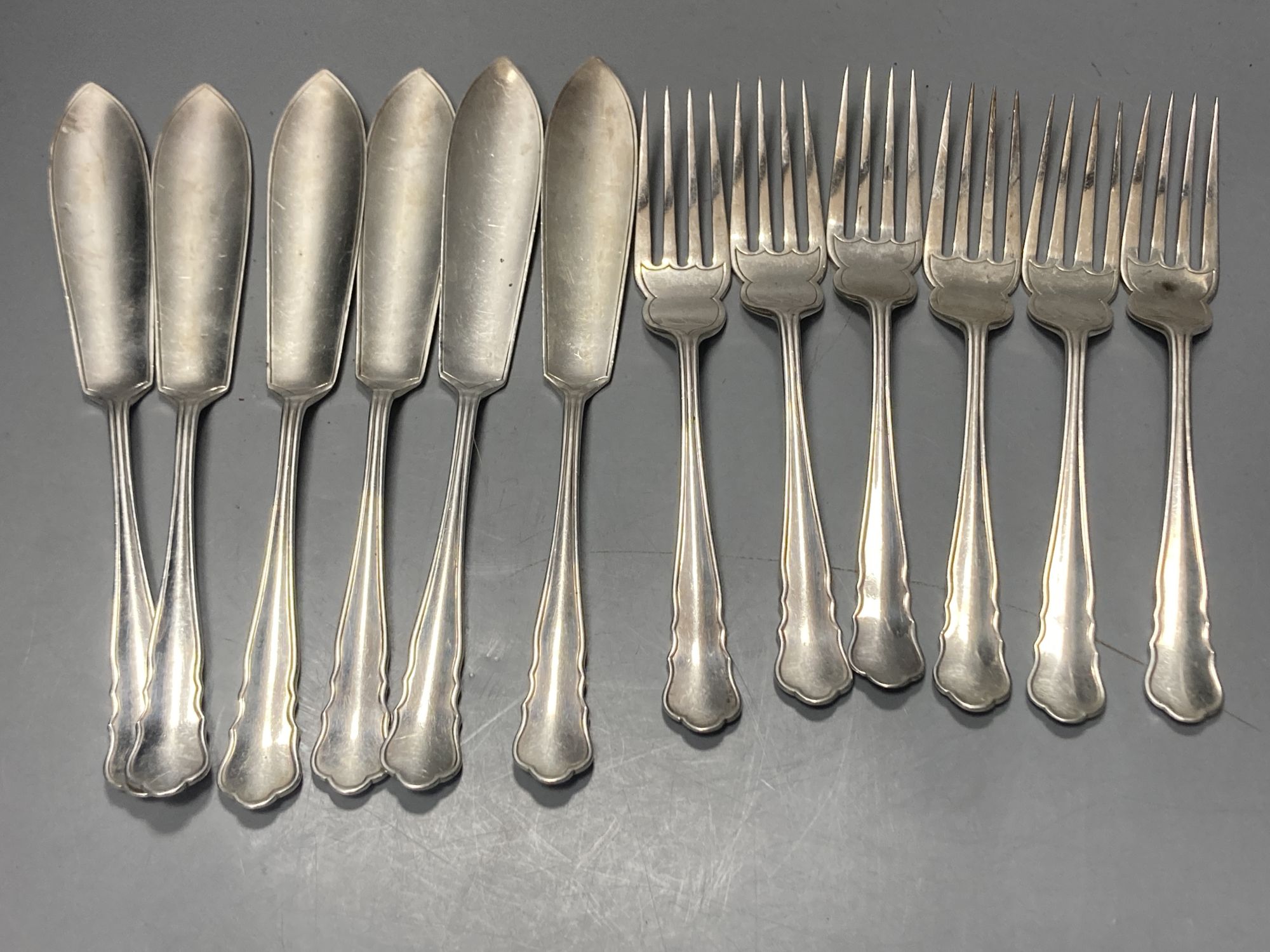 Six pairs of George V silver fish eaters, William Hutton & Sons, Sheffield, 1925,